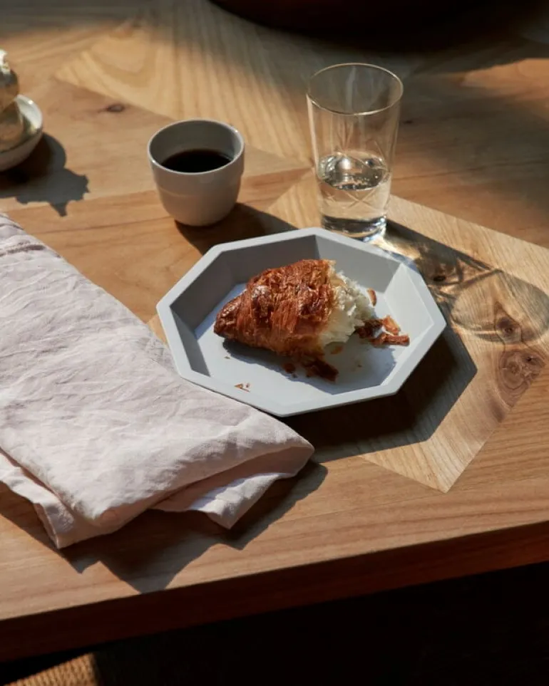 1616 / arita japan TY Anise 150 tallrik, oglaserad grå