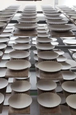 1616 / arita japan TY Palace 220 tallrik, oglaserad grå