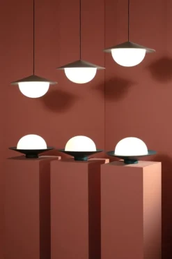 AGO Alley pendellampa, inbyggd LED, stor, äggvit