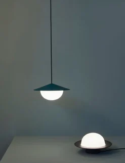 AGO Alley pendellampa, inbyggd LED, liten, lergrå