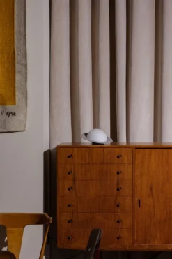 AGO Alley Tilt bordslampa, dimbar, liten, tegelröd