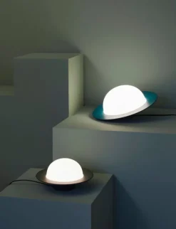 AGO Alley Tilt bordslampa, dimbar, stor, vinröd