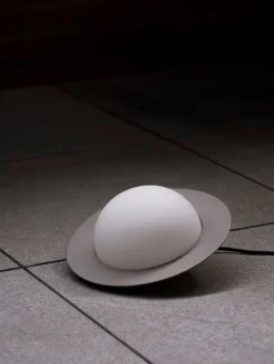 AGO Alley Tilt bordslampa, dimbar, stor, senap