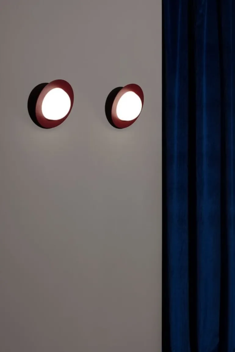 AGO Alley vägglampa, inbyggd LED, liten, tegelröd