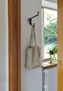 &Tradition Capture SC74 väggkrok, liten, grafit - ek