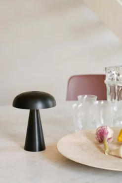 &Tradition Como SC53 bärbar bordslampa, svart