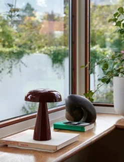 &Tradition Como SC53 bärbar bordslampa, rödbrun