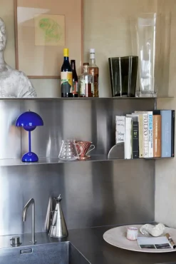 &Tradition Flowerpot VP9 bärbar bordslampa, koboltblå