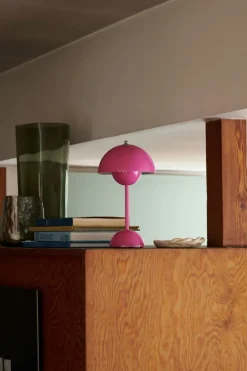 &Tradition Flowerpot VP9 bärbar bordslampa, klarrosa