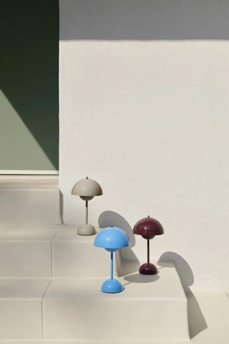 &Tradition Flowerpot VP9 bärbar bordslampa, mörklila