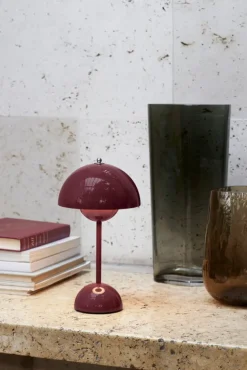 &Tradition Flowerpot VP9 bärbar bordslampa, mörklila