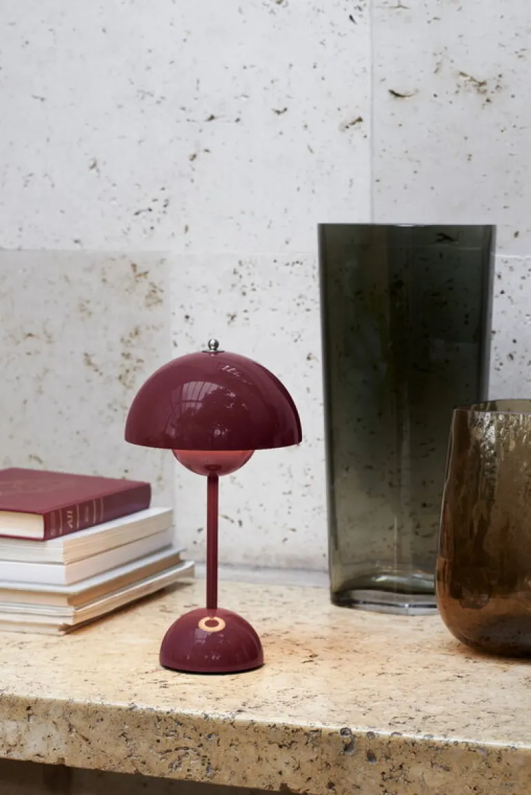 &Tradition Flowerpot VP9 bärbar bordslampa, mörklila