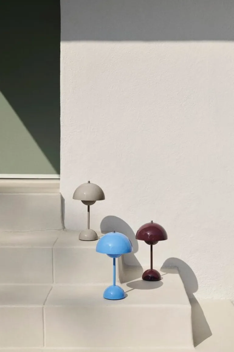 &Tradition Flowerpot VP9 bärbar bordslampa, mörklila