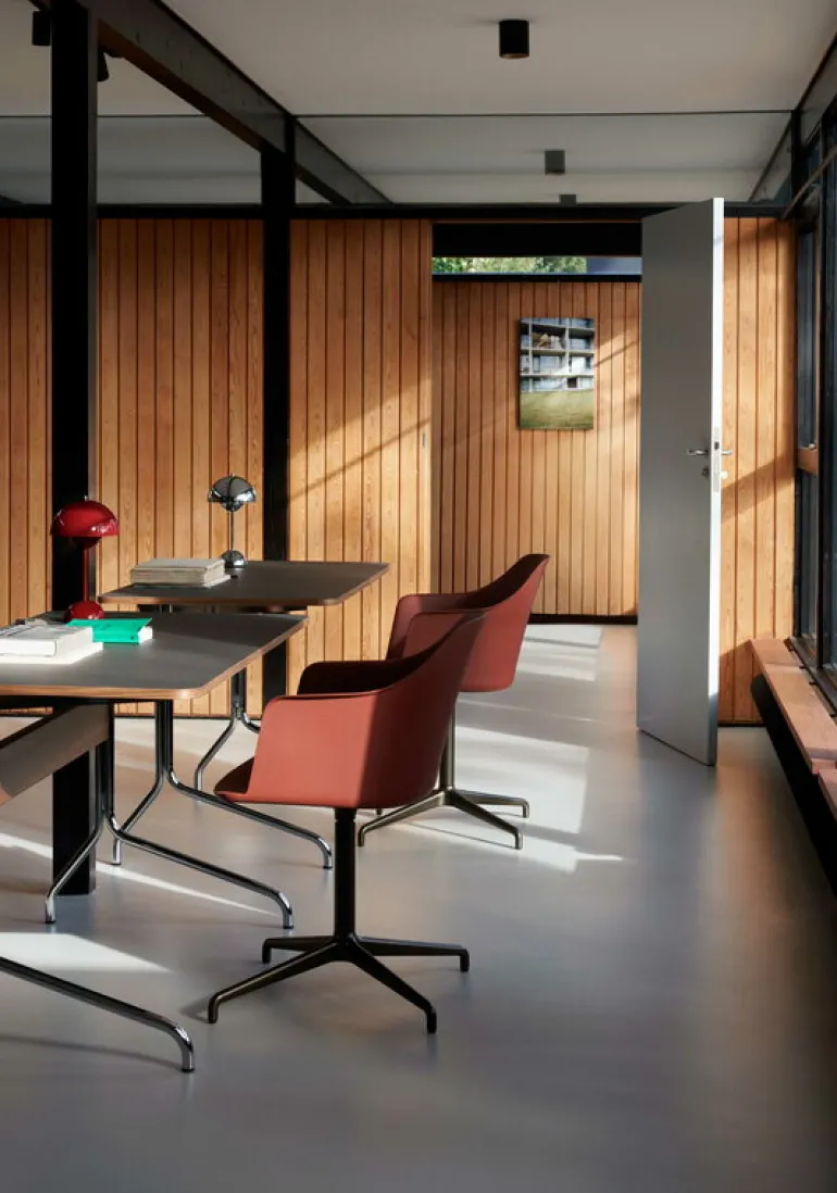 &Tradition Flowerpot VP9 bärbar bordslampa, mörklila