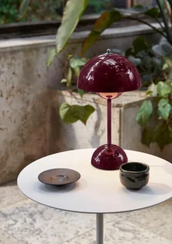 &Tradition Flowerpot VP9 bärbar bordslampa, mörklila