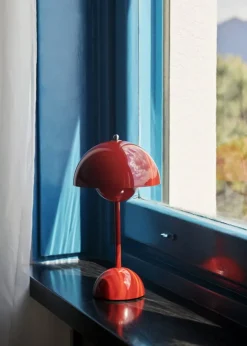 &Tradition Flowerpot VP9 bärbar bordslampa, cinnoberröd