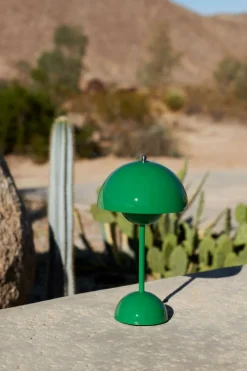 &Tradition Flowerpot VP9 bärbar bordslampa, signalgrön