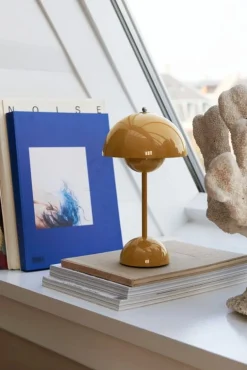 &Tradition Flowerpot VP9 bärbar bordslampa, senap