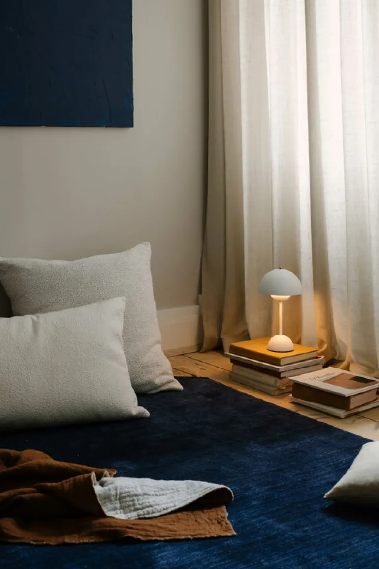 &Tradition Flowerpot VP9 bärbar bordslampa, matt vit