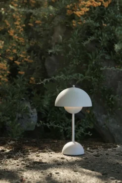 &Tradition Flowerpot VP9 bärbar bordslampa, matt vit