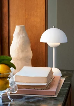 &Tradition Flowerpot VP9 bärbar bordslampa, matt vit