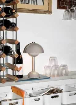 &Tradition Flowerpot VP9 bärbar bordslampa, grey beige