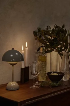 &Tradition Flowerpot VP9 bärbar bordslampa, grey beige