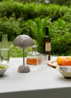 &Tradition Flowerpot VP9 bärbar bordslampa, grey beige