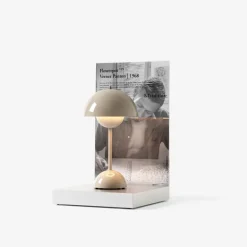 &Tradition Flowerpot VP9 bärbar bordslampa, grey beige