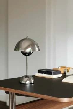 &Tradition Flowerpot VP9 bärbar bordslampa, förkromad