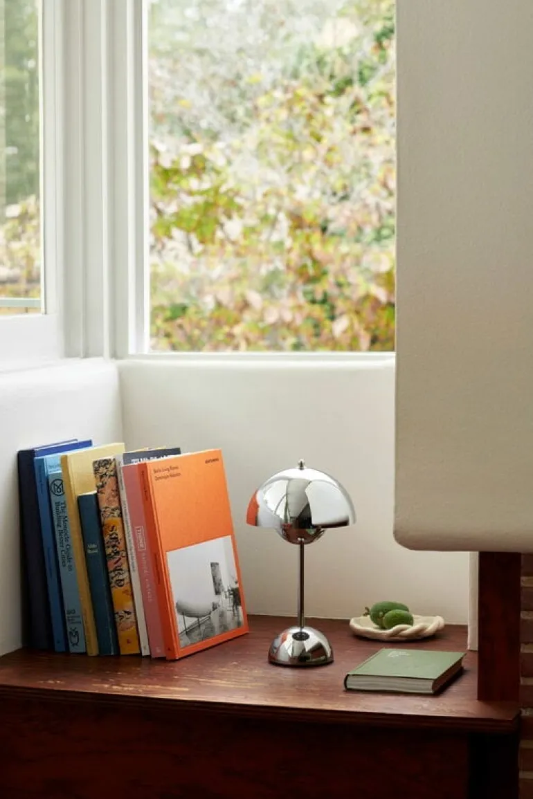 &Tradition Flowerpot VP9 bärbar bordslampa, förkromad