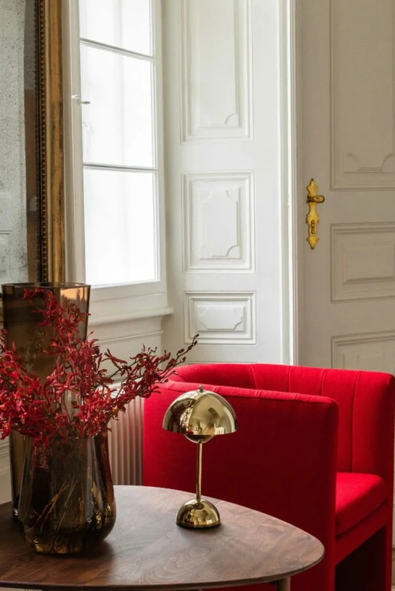 &Tradition Flowerpot VP9 bärbar bordslampa, mässingspläterad