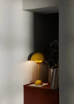 &Tradition Flowerpot VP3 bordslampa, senap