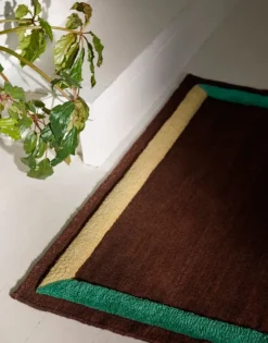 &Tradition Framed AP14 ullmatta, 90 x 240 cm, plommon