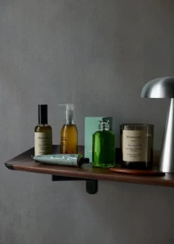 &Tradition Guild HM15 hylla, 120 x 27 cm, lackerad valnöt