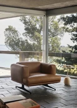 &Tradition Inland AV21 fåtölj, svart - konjaksfärgat Noble-läder