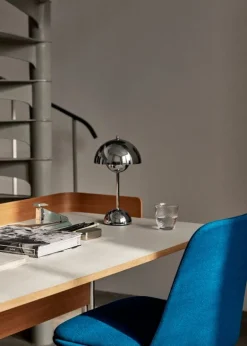 &Tradition Pavilion AV17 skrivbord, mushroom linoleum - ek - krom