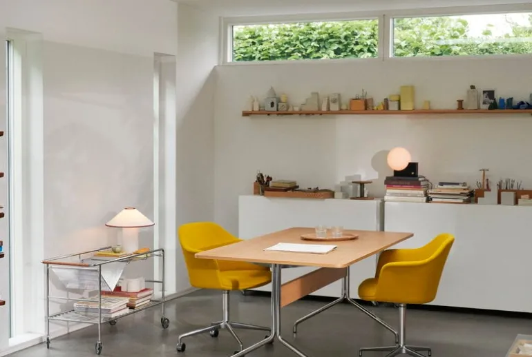 &Tradition Pavilion AV18 bord, krom - lackerad ek