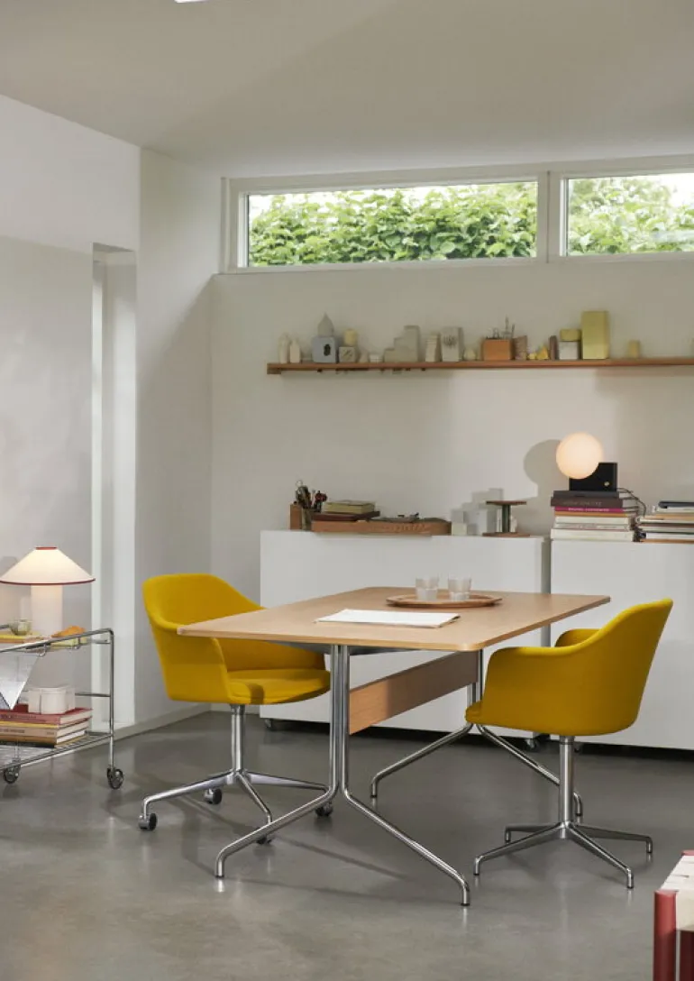 &Tradition Pavilion AV18 bord, krom - lackerad ek