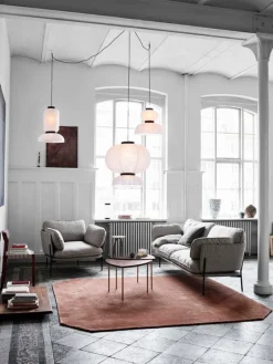 &Tradition Pinwheel HM7 sidobord, oljad valnöt