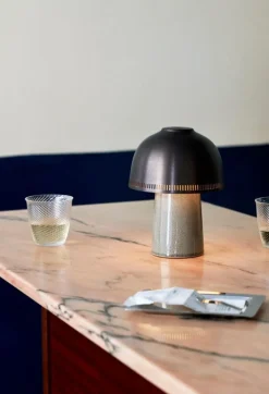 &Tradition Raku SH8 bärbar bordslampa, beigegrå - brons