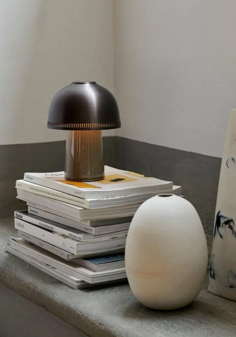 &Tradition Raku SH8 bärbar bordslampa, beigegrå - brons