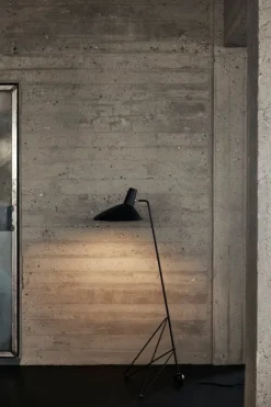 &Tradition Tripod HM8 golvlampa, mattsvart