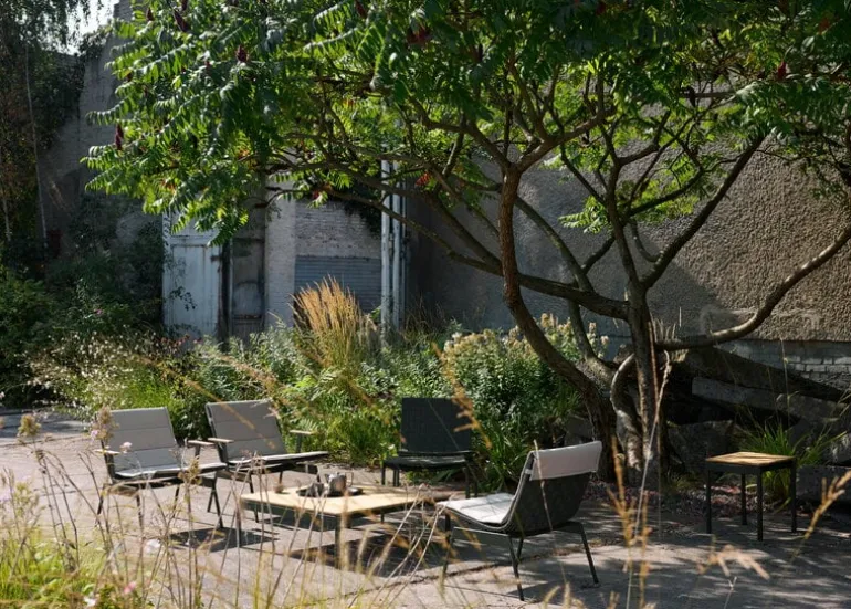 &Tradition Ville AV44 utomhusfåtölj, bronsgrön