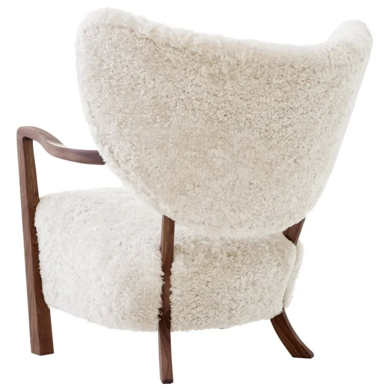 &Tradition Wulff ATD2 loungefåtölj, Moonlight fårskinn - valnöt