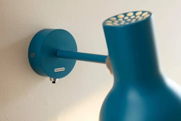 Anglepoise Type 75 Mini vägglampa, Margaret Howell Edition, saxonblå