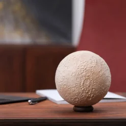 Architectmade Moon skulptur, 12 cm, lönn - valnöt