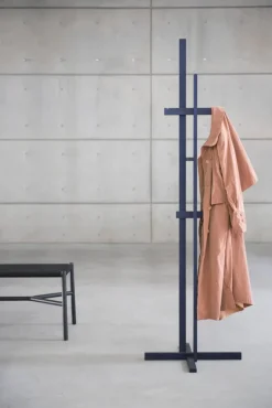 Ariake Elements klädhängare, ek