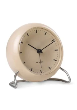 Arne Jacobsen AJ City Hall bordsklocka med larm, sandy beige