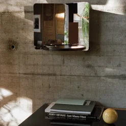 Artek 124 degrees spegel, medium, svart hylla